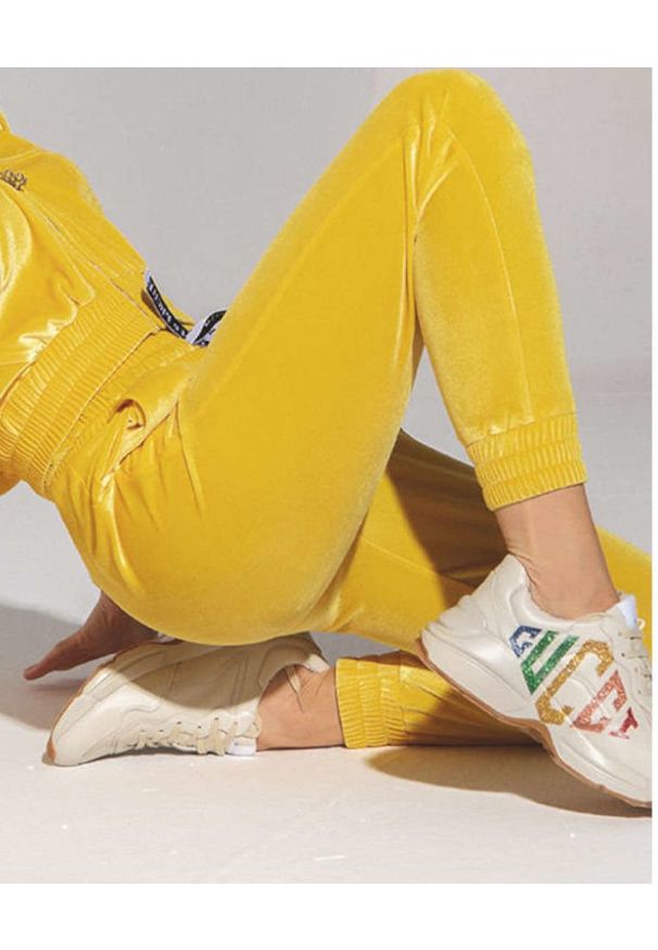 CUORI e PICCHE - Żółte spodnie dresowe YELLOW NISO. Kolor: żółty. Materiał: dresówka. Sezon: lato, wiosna