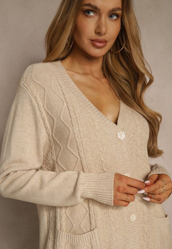 Renee - Jasnobeżowy Kardigan z Bawełną i Tłoczonym Wzorem Reisina. Okazja: na co dzień. Kolor: beżowy. Materiał: bawełna. Styl: casual, elegancki
