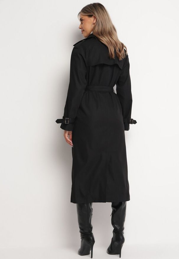 Born2be - Czarny Długi Płaszcz Trencz Dwurzędowy z Paskiem w Talii Cadenite. Typ kołnierza: kolnierz wykładany. Kolor: czarny. Długość: długie