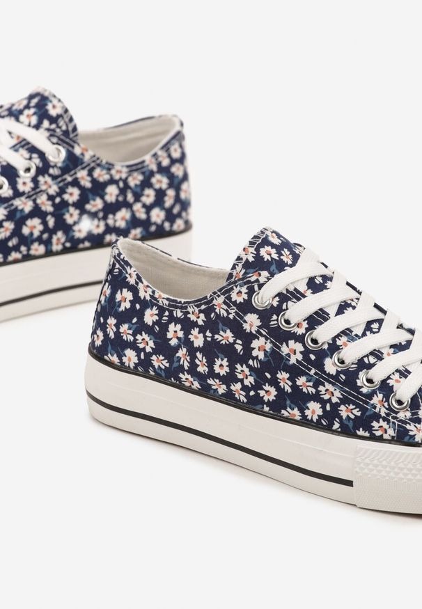 Born2be - Granatowe Trampki pod Kostkę w Kwiaty Nelorela. Okazja: na co dzień. Kolor: niebieski. Wzór: kwiaty. Styl: elegancki, casual