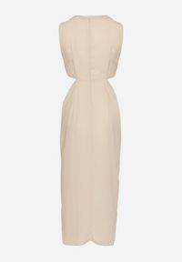 Born2be - Beżowa Sukienka Rozkloszowana z Wycięciami w Talii z Metaliczną Ozdobą Galetia. Kolor: beżowy. Wzór: aplikacja. Styl: klasyczny, elegancki #3