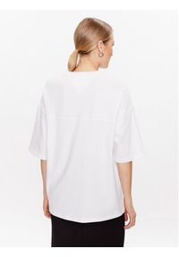 Tommy Jeans T-Shirt Badge DW0DW15299 Biały Oversize. Kolor: biały. Materiał: bawełna #5