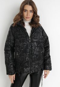 Born2be - Czarna Kurtka Phelephise. Typ kołnierza: golf. Kolor: czarny. Materiał: tkanina. Długość rękawa: długi rękaw. Długość: długie. Styl: klasyczny #1