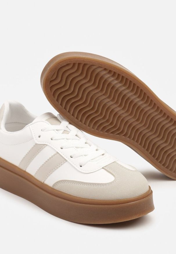 Born2be - Beżowo-Białe Sneakersy w Stylu Tenisówek z Geometrycznym Wzorem Avelresil. Okazja: na co dzień. Kolor: beżowy. Materiał: jeans. Wzór: geometria