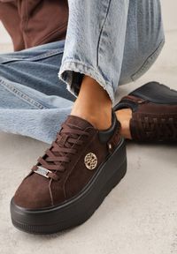 Renee - Brązowe Skórzane Sneakersy na Platformie z Aplikacją i Plecionym Paskiem Kaphophai. Okazja: na spacer, na co dzień. Zapięcie: pasek. Kolor: brązowy. Materiał: skóra. Wzór: aplikacja. Obcas: na platformie. Sport: turystyka piesza #1