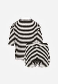 Born2be - Beżowo-Czarny Dzianinowy Komplet Oversize w Paski Koszulka Polo i Szorty Tesanore. Kolor: beżowy. Materiał: dzianina. Wzór: paski #6