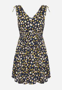 Born2be - Granatowa Rozkloszowana Bawełniana Sukienka w Kwiaty z Gumką w Pasie Evieles. Okazja: na co dzień, na spacer. Typ kołnierza: dekolt w kształcie V. Kolor: niebieski. Materiał: bawełna. Wzór: kwiaty. Sezon: wiosna, lato. Styl: klasyczny, casual #7