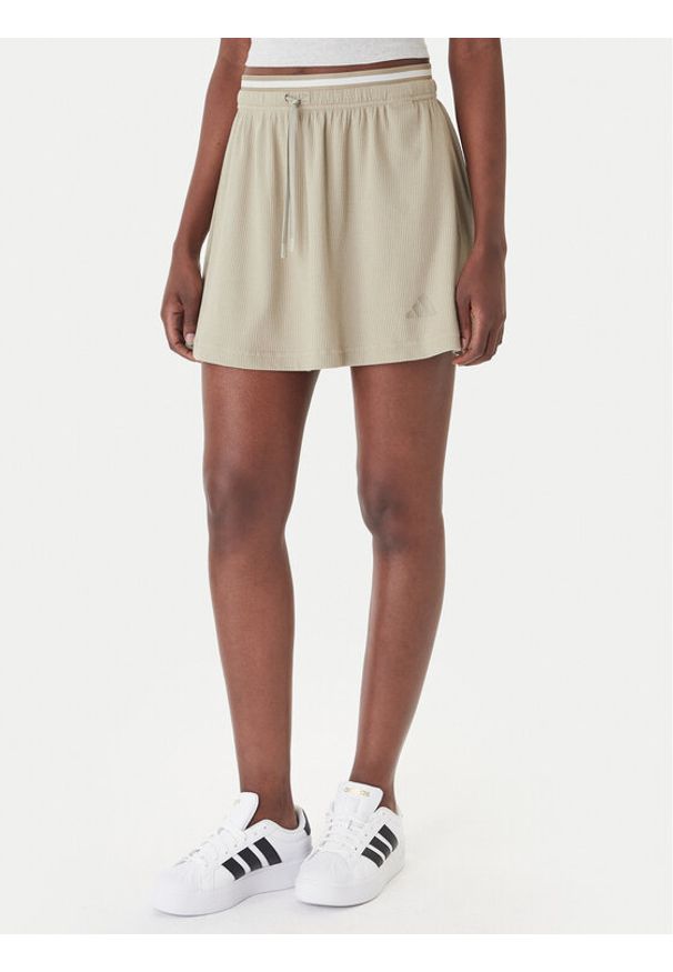 Adidas - adidas Spódnica mini KA2473 Zielony Loose Fit. Kolor: zielony. Materiał: bawełna