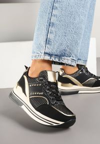 Born2be - Czarne Sneakersy na Grubej Podeszwie z Cyrkoniami i Metalicznymi Ozdobami Tawiela. Okazja: na co dzień. Kolor: czarny. Materiał: jeans. Wzór: aplikacja