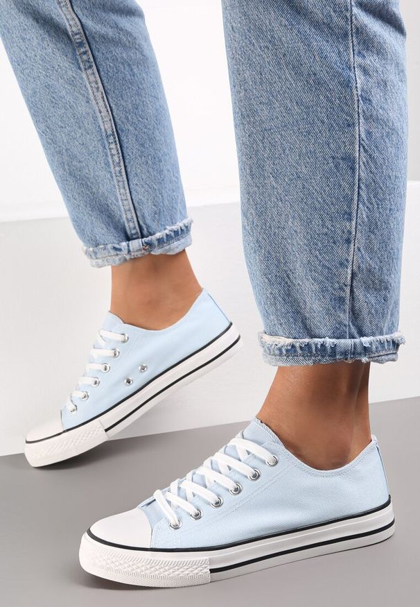 Renee - Jasnoniebieskie Trampki Lakelet. Okazja: na co dzień. Wysokość cholewki: przed kostkę. Kolor: niebieski. Materiał: guma, jeans, materiał. Szerokość cholewki: normalna. Styl: klasyczny, casual
