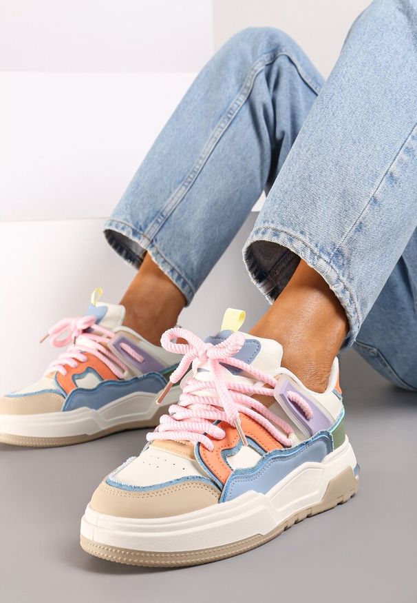 Renee - Beżowo-Różowe Sznurowane Sneakersy na Płaskiej Podeszwie Eviline. Nosek buta: okrągły. Zapięcie: sznurówki. Kolor: beżowy. Materiał: materiał. Obcas: na płaskiej podeszwie. Wysokość obcasa: niski