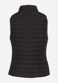 Born2be - Czarna Pikowana Kamizelka ze Stójką i Zasuwanymi Kieszeniami Lorenith. Typ kołnierza: kołnierzyk stójkowy. Kolor: czarny. Materiał: jeans. Styl: elegancki #4