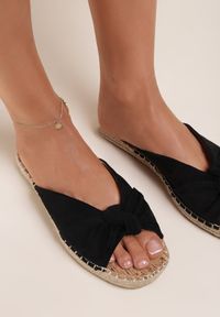 Renee - Czarne Klapki Adozelphise. Nosek buta: okrągły. Kolor: czarny. Wzór: aplikacja. Obcas: na platformie #2