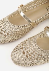 Born2be - Złote Szydełkowe Balerinki z Paskiem z Klamerką Uroinne. Okazja: na spacer, na co dzień. Zapięcie: pasek. Kolor: złoty. Materiał: jeans. Styl: casual, klasyczny #2