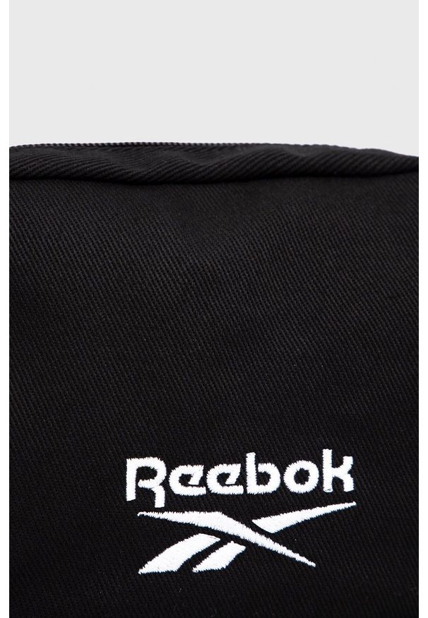 Reebok Classic saszetka kolor czarny. Kolor: czarny. Wzór: aplikacja