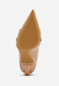 Born2be - Ciemnobeżowe Lakierowane Czółenka na Kaczuszce z Ozdobnymi Paskami Caloma. Okazja: na co dzień. Zapięcie: pasek. Kolor: beżowy. Materiał: lakier. Obcas: na szpilce. Styl: casual, klasyczny, wizytowy. Wysokość obcasa: niski #6