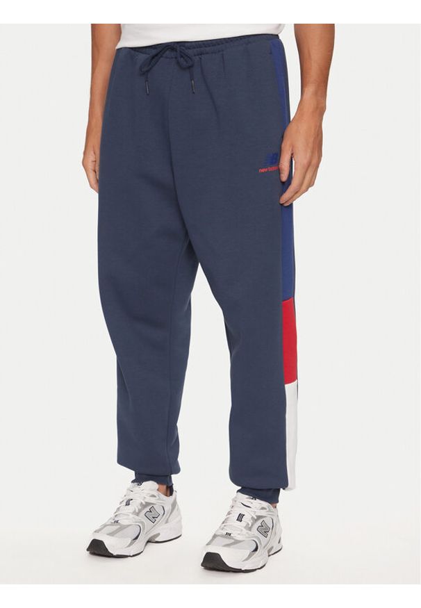 New Balance Spodnie dresowe MP43522NNY Niebieski Relaxed Fit. Kolor: niebieski. Materiał: syntetyk, bawełna