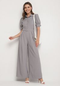 Born2be - Szary Taliowany Kombinezon z Ozdobną Klamrą Filateia. Kolor: szary. Styl: elegancki #6