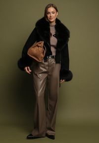 Born2be - Czarna Ocieplana Kurtka Ramoneska z Futrem przy Kołnierzu i Rękawach Mevesala. Kolor: czarny. Materiał: futro. Długość: krótkie #6