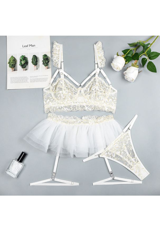 Intica - Komplet bielizny z falbanką i koronką dla kobiet Leontine. Kolor: biały. Materiał: koronka. Wzór: koronka