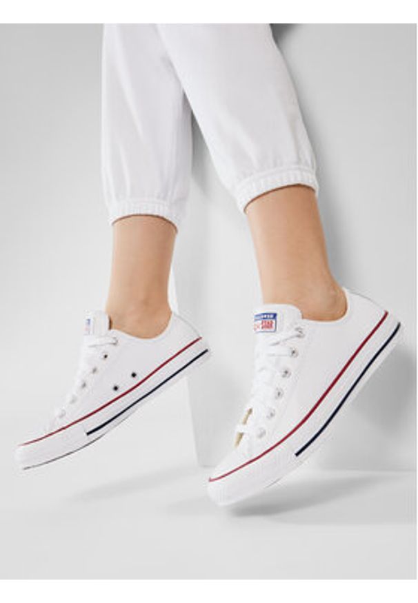 Converse Trampki Chuck Taylor All Star Ox 132173C Biały. Kolor: biały. Materiał: skóra