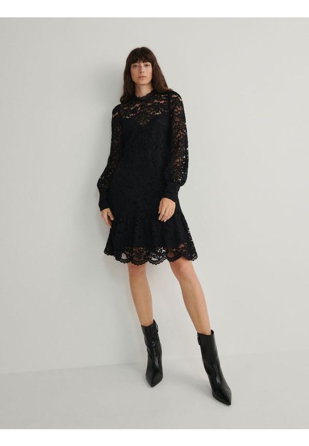 Reserved - Koronkowa sukienka mini - czarny. Kolor: czarny. Materiał: koronka. Długość: mini