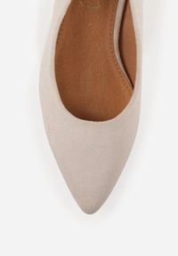 Born2be - Beżowe Czółenka na Obcasie ze Skórzaną Wkładką ze Szpiczastym Noskiem Tialitha. Okazja: na spotkanie biznesowe. Nosek buta: szpiczasty. Kolor: beżowy. Materiał: skóra. Obcas: na obcasie. Styl: biznesowy, klasyczny. Wysokość obcasa: średni #7