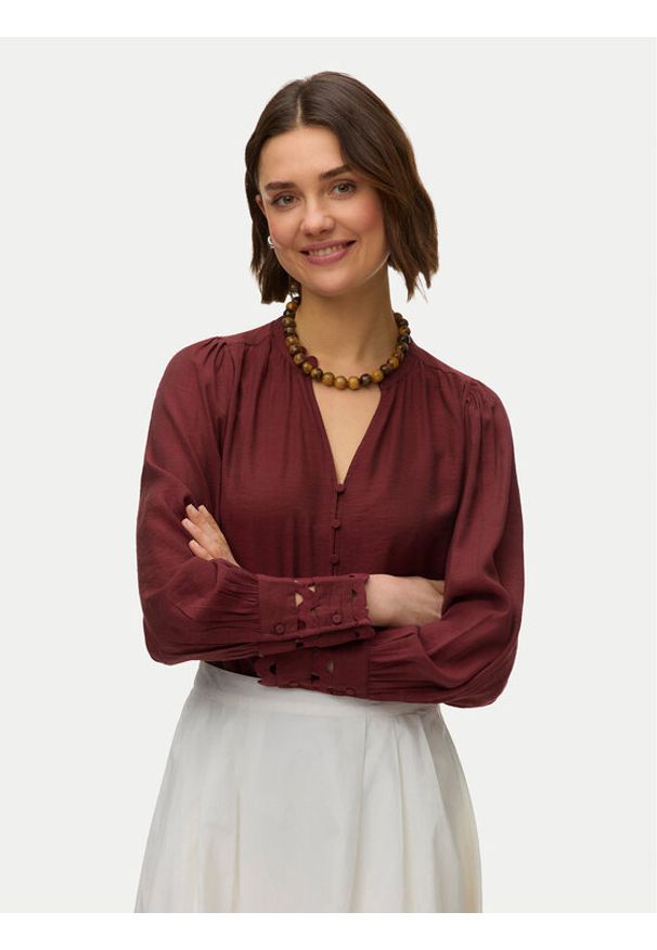 Vero Moda Koszula Irina 10338396 Bordowy Regular Fit. Kolor: czerwony. Materiał: wiskoza