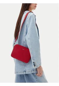 Calvin Klein Torebka Ck Must Small Camera Bag K60K613145 Czerwony. Kolor: czerwony. Materiał: skórzane #4