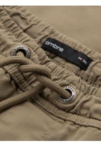 Ombre Clothing - Męskie szorty o luźnym kroju z kieszeniami typu cargo – jasnooliwkowe V3 OM-SRCG-0194 - XXL. Okazja: na co dzień. Kolor: oliwkowy. Materiał: dzianina, bawełna, materiał, tkanina, elastan. Sezon: lato. Styl: klasyczny, elegancki, casual