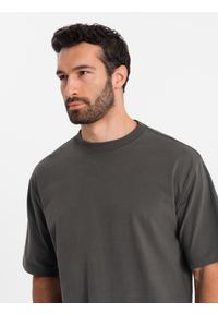 Ombre Clothing - Męski t-shirt bawełniany LOOSE FIT z okrągłym dekoltem – szarozielony V3. Okazja: na co dzień. Kolor: zielony. Materiał: bawełna. Styl: casual #6