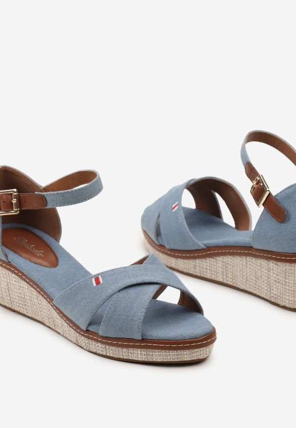 Born2be - Niebieskie Sandały Espadryle na Plecionym Koturnie Zapinane Wokół Kostki Zatanna. Okazja: na imprezę, na plażę, na spacer. Kolor: niebieski. Materiał: len. Sezon: lato. Obcas: na koturnie. Styl: elegancki