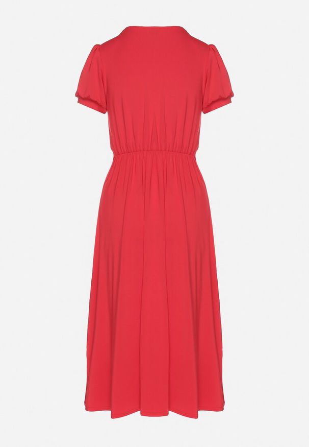 Born2be - Czerwona Sukienka Rozkloszowana z Wiskozą z Poduszkami w Ramionach Awerla. Okazja: na co dzień. Typ kołnierza: dekolt w kształcie V. Kolor: czerwony. Materiał: wiskoza. Długość rękawa: krótki rękaw. Styl: elegancki, casual, klasyczny