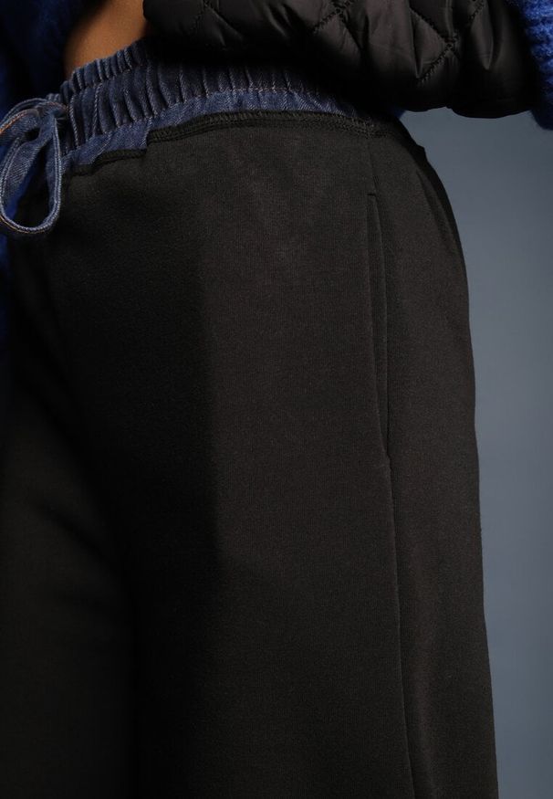 Renee - Czarne Spodnie z Bawełną o Szerokim Kroju High Waist Ozdobione Sznurkami Annoriel. Okazja: na co dzień. Stan: podwyższony. Kolor: czarny. Materiał: bawełna. Długość: krótkie. Wzór: aplikacja. Styl: elegancki, casual