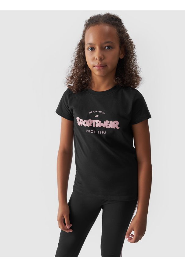 4f - 4F T-shirt z nadrukiem dziewczęcy - czarny 152 (11-12 lat). Okazja: na co dzień. Kolor: czarny. Materiał: dzianina, bawełna, jersey. Długość rękawa: krótki rękaw. Długość: krótkie. Wzór: nadruk. Sezon: lato. Styl: klasyczny, sportowy, casual