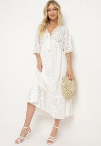 Born2be - Biała Koronkowa Taliowana Sukienka z Bawełną Gumką w Pasie i Wiązaniem przy Dekolcie Neleavia. Okazja: na imprezę, na co dzień. Typ kołnierza: dekolt w łódkę. Kolor: biały. Materiał: bawełna, koronka. Długość rękawa: krótki rękaw. Typ sukienki: proste. Styl: casual, elegancki #3