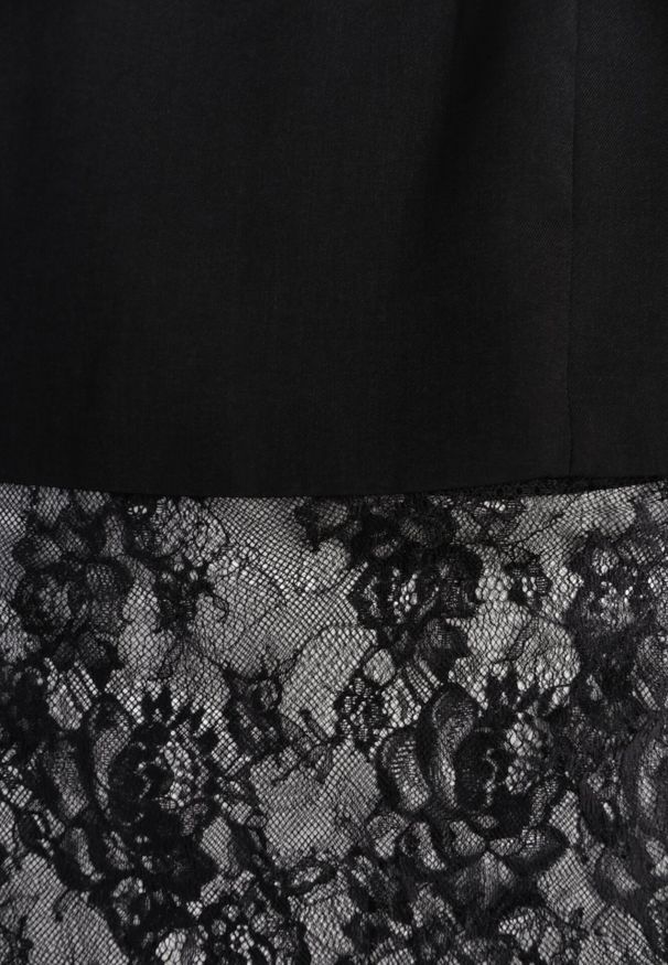 Born2be - Czarna Koktajlowa Sukienka Bez Rękawów z Koronkowym Dołem Moanthia. Okazja: na randkę, na ślub cywilny, na wesele, na imprezę. Kolor: czarny. Materiał: koronka. Długość rękawa: bez rękawów. Styl: wizytowy