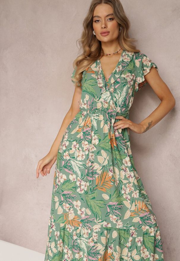 Renee - Zielona Sukienka z Wiskozy Maxi w Kwiaty Mahiza. Typ kołnierza: dekolt kopertowy. Kolor: zielony. Materiał: wiskoza. Długość rękawa: krótki rękaw. Wzór: kwiaty. Typ sukienki: kopertowe. Długość: maxi