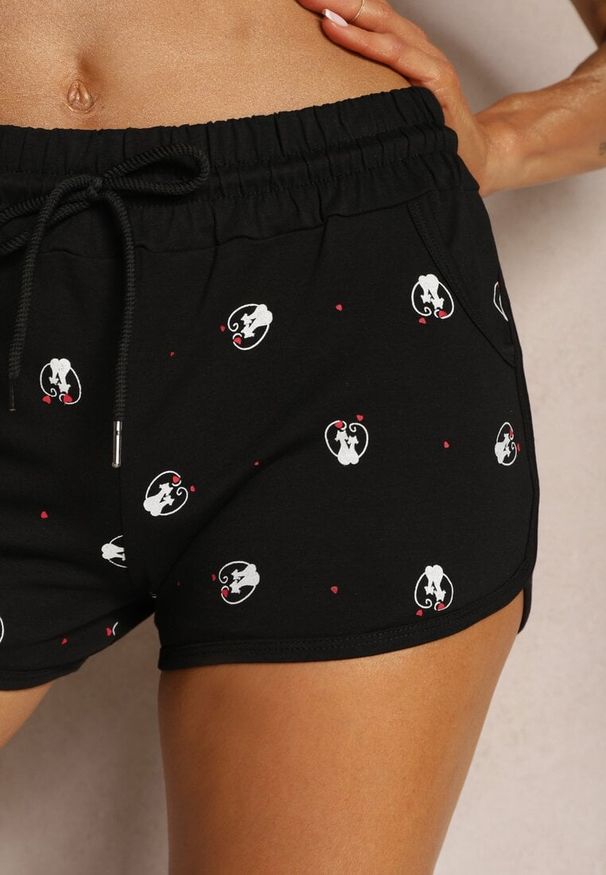 Renee - Czarne Casualowe Szorty z Bawełny High Waist Wykończone w Pasie Gumką Uantia. Okazja: na co dzień. Stan: podwyższony. Kolor: czarny. Materiał: bawełna. Styl: casual