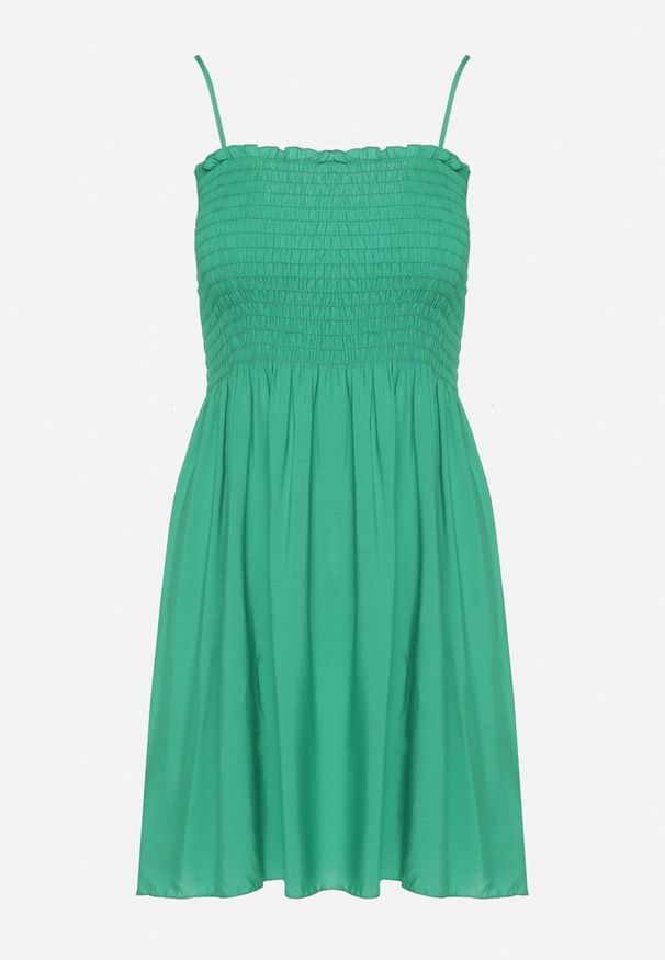 Born2be - Zielona Bawełniana Sukienka na Ramiączkach z Marszczonym Dekoltem Krisele. Okazja: na co dzień, na randkę, na spacer. Kolor: zielony. Materiał: bawełna. Długość rękawa: na ramiączkach. Sezon: lato. Typ sukienki: proste. Styl: casual