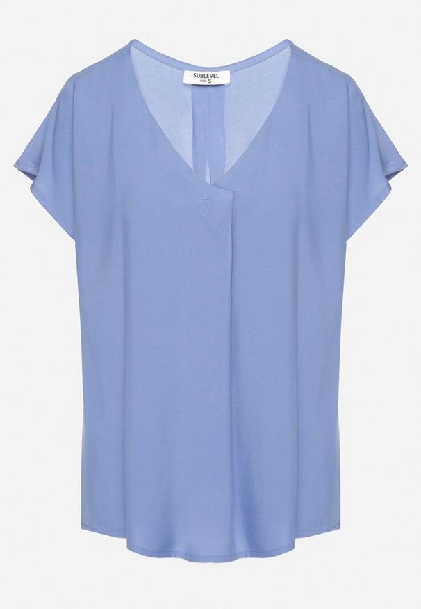 Born2be - Niebieska Wiskozowa Bluzka z Dekoltem w Serek Tilondia. Okazja: na co dzień. Typ kołnierza: dekolt w serek. Kolor: niebieski. Materiał: wiskoza. Styl: klasyczny, casual