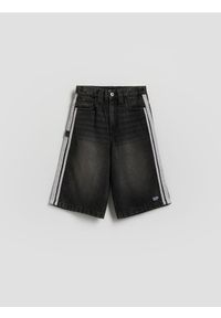 Reserved - Jeansowe szorty - czarny. Kolor: czarny. Materiał: jeans #1