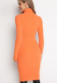 Born2be - Pomarańczowa Sweterkowa Puchata Sukienka Midi z Wełny z Golfem Sebhat. Typ kołnierza: golf. Kolor: pomarańczowy. Materiał: wełna. Długość: midi #3