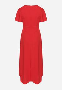 Born2be - Czerwona Rozkloszowana Sukienka Ozdobiona Marszczeniem Odallica. Kolor: czerwony. Wzór: aplikacja. Typ sukienki: rozkloszowane. Styl: elegancki #3