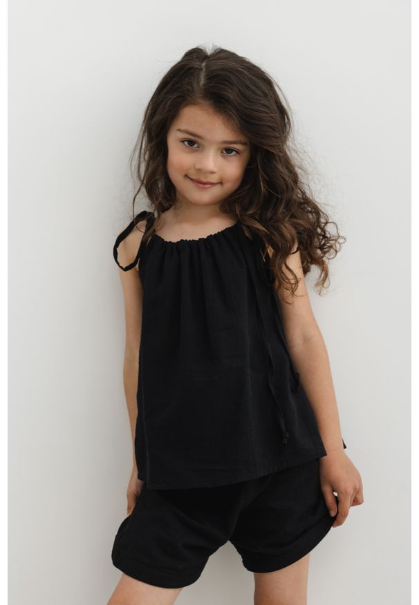Marsala - MINI bluzka BAWEŁNIANA z wiązaniem na ramionach w kolorze TOTALLY BLACK - DAFNE-80-86 (12-18). Kolor: czarny. Materiał: bawełna. Długość rękawa: na ramiączkach. Wzór: gładki. Sezon: lato