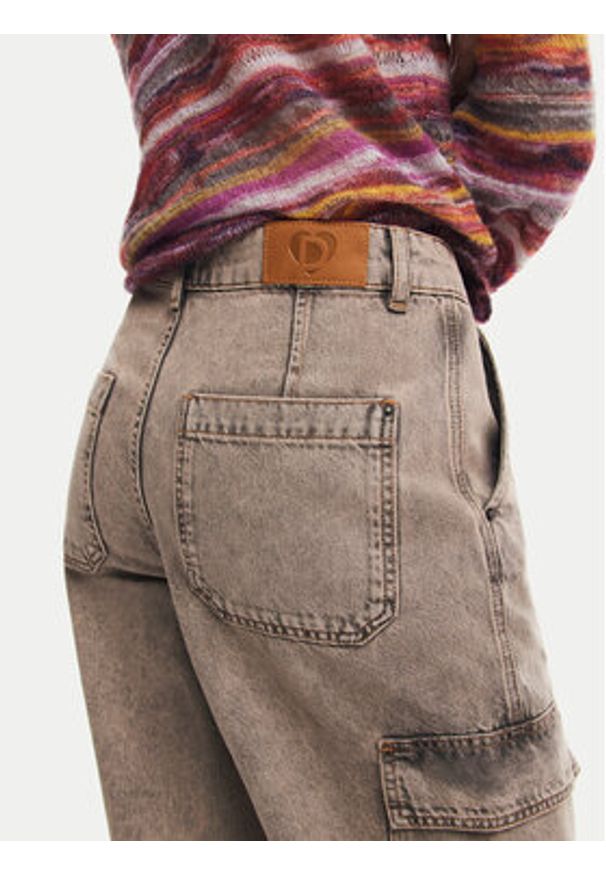 Desigual Jeansy Casandr 24WWDD96 Szary Straight Fit. Kolor: szary