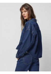 outhorn - Koszula oversize jeansowa damska - granatowa. Kolor: niebieski. Materiał: jeans. Długość rękawa: długi rękaw. Długość: krótkie