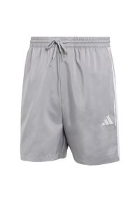 Adidas - Szorty Essentials 3-Stripes Chelsea. Kolor: szary, biały, wielokolorowy. Materiał: materiał. Sport: fitness