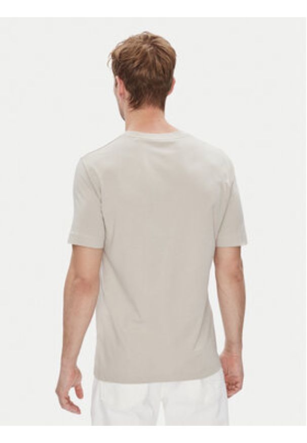 Marc O'Polo T-Shirt 526 2012 51154 Beżowy Regular Fit. Typ kołnierza: polo. Kolor: beżowy. Materiał: bawełna