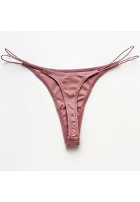 Intica - Stringi z cienkimi paseczkami z wysokiej jakości materiału Pauline. Kolor: fioletowy. Materiał: materiał #6